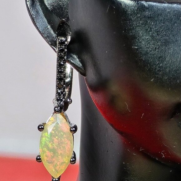 925 Sterling Silver Set: Earrings & Ring Sz 7.5 with Natural Ethiopia Fire Opal. - Picture 15 of 16